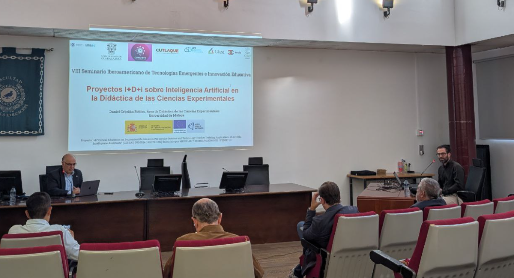 Daniel Cebrián presenting at VIII Seminario Iberoamericano